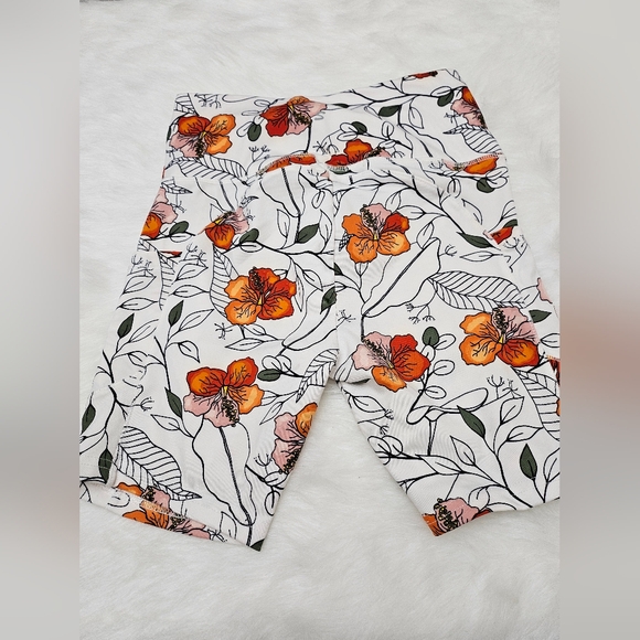 Butt Sculpting Leaf Yoga Shorts lot of 2. Size M/L - Picture 11 of 14